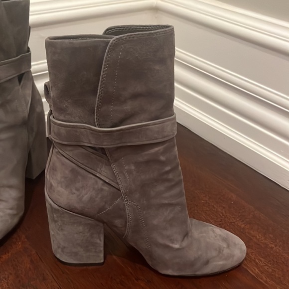 Vince Camuto Damefaris- Graystone Suede- 7M with box - Picture 6 of 10